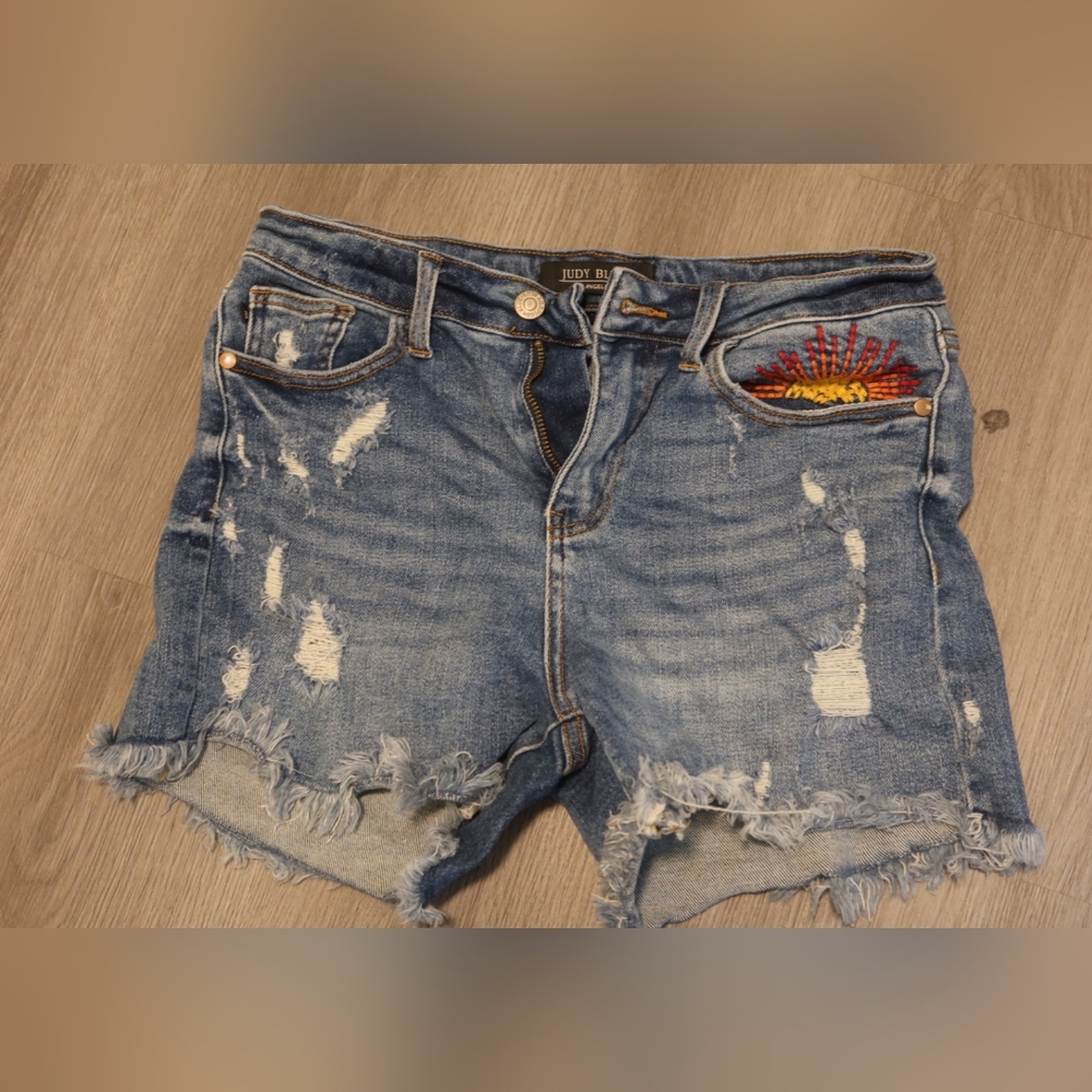 Judy blue cutoff jean shorts